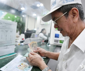 Hơn 3,4 triệu người nhận lương hưu, trợ cấp tháng 5 sớm trước kỳ nghỉ lễ