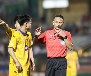 Trọng tài Malaysia cầm còi 'trận chung kết' Hà Nội vs Nam Định