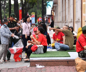 Nhiều người 'xí chỗ' xem diễu binh nhầm vào khu vực cấm