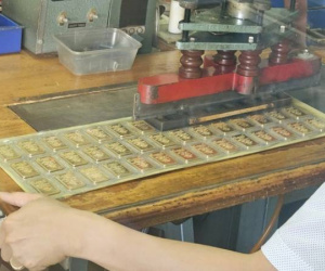 Giá vàng miếng SJC và vàng nhẫn đồng loạt giảm