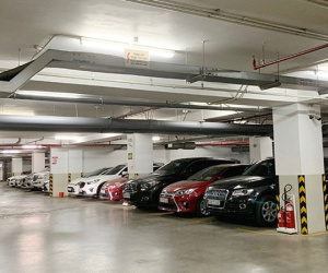 Vì sao ô tô luôn phải quay đầu ra ngoài khi đỗ trong hầm, bãi đậu xe