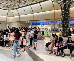 Hà Nội: Người dân đổ đến các Trung tâm Thương mại để tránh nắng 33°C trong kỳ nghỉ lễ 30/4 - 1/5