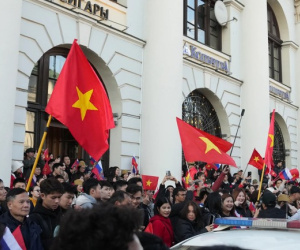 Báo Nga: Cờ đỏ sao vàng tung bay ở Moscow, đoàn quân nhân Việt Nam xuất hiện giữa tiếng hò reo
