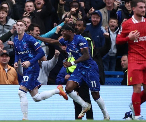 Tân vương Liverpool thảm bại, Chelsea tăng tốc đua Top 5 Ngoại hạng