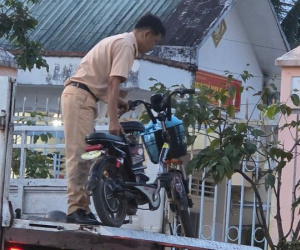 Công an tạm giữ xe đạp điện để điều tra sau khi làm việc với mẹ nữ sinh tử vong ở Vĩnh Long