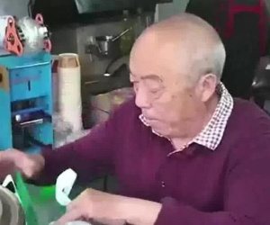 Bán bánh 26 năm, người đàn ông mua được 4 căn nhà, nuôi sống đại gia đình