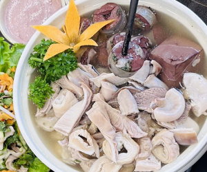 Ba không khi ăn lòng lợn