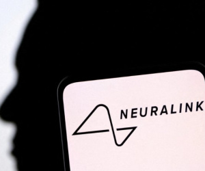 Chip não Neuralink hỗ trợ chỉnh sửa video và đăng YouTube bằng suy nghĩ