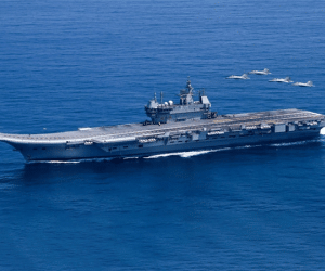 Tàu sân bay, tàu ngầm Ấn Độ áp sát Pakistan ngay sau lệnh ngừng bắn do Mỹ làm trung gian
