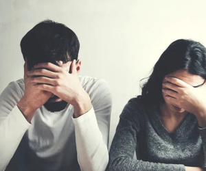 Quan hệ bất chính, nữ hiệu phó bị kỷ luật, nam công chức tư pháp thì sao?