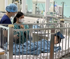 Bé trai trong vụ 'nộp đủ tiền mới cấp cứu' được ra viện