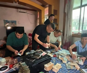 Trung Quốc: In tiền giả mang về chợ quê lừa đảo, cặp vợ chồng trả giá