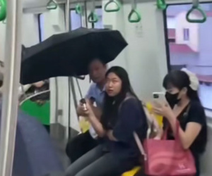 Khách đi tàu metro Cát Linh - Hà Đông phải che ô vì dột nước, lãnh đạo metro Hà Nội nói gì?