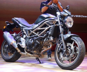 ‘Huyền thoại côn tay’ của Suzuki vừa ra mắt đã ‘cháy hàng’ nhờ giá rẻ: Hút khách hơn Honda Winner X