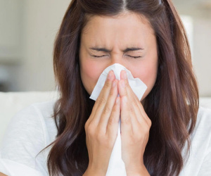 Không biết mình bị cảm lạnh hay Covid-19, bác sĩ cảnh báo 'những' dấu hiệu không thể bỏ qua
