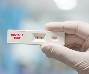 Có triệu chứng Covid-19 có cần test nhanh? Chuyên gia nêu ý kiến