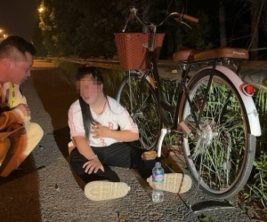 Giúp đỡ cháu gái có hoàn cảnh đặc biệt đi xe đạp lạc vào cao tốc lúc trời tối