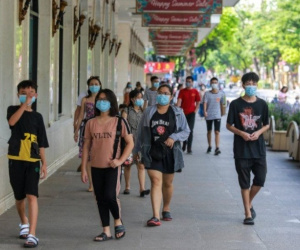Hà Nội: Gia tăng số ca mắc COVID-19, người dân chủ động các biện pháp phòng ngừa