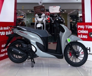 Bảng giá xe Honda SH Mode 2025 cuối tháng 5/2025 giảm 'thủng đáy': Hút khách hơn Vision và LEAD vì rẻ