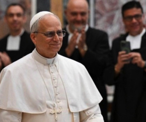 Giáo hoàng Leo XIV khôi phục tiền thưởng mật nghị cho nhân viên Vatican sau 12 năm