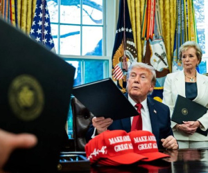 Căng thẳng Mỹ - EU tạm lắng: Tổng thống Trump bất ngờ 'nhượng bộ' sau cuộc gọi 'then chốt'