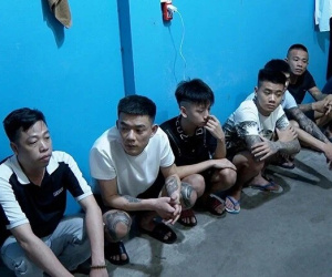 Thái Bình: Khởi tố 14 đối tượng giam giữ hàng chục cô gái trong khu trọ kín cổng