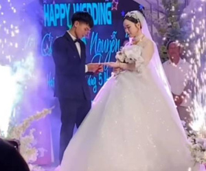 Vợ Hồ Văn Cường đeo vàng nặng trĩu cổ trong ngày cưới, nhan sắc qua cam thường gây sốt!