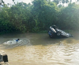 Ô tô lao xuống sông, ông ngoại cùng cháu 30 tháng tuổi thoát chết thần kỳ