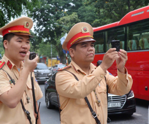 Cảnh sát giao thông Hà Nội sử dụng công nghệ xử lý vi pham giao thông