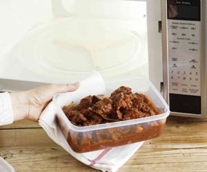 Nguy cơ nhiễm vi nhựa từ đồ dùng quen thuộc
