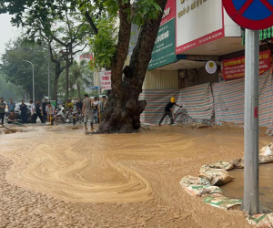 Tạm dừng thi công metro Nhổn - ga Hà Nội vì trào bùn trên phố Cát Linh