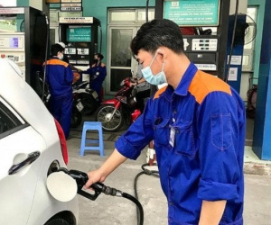 Giá xăng RON 95 bật tăng