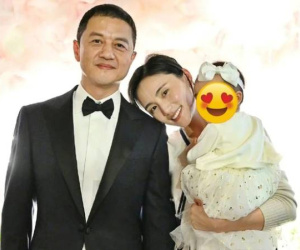 Vợ kém 19 tuổi ly thân vì Lý Á Bằng phá sản, nợ nần nghìn tỷ không trả nổi?
