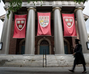 Harvard tiếp tục 'cứu' du học sinh, Thẩm phán chặn lệnh cấm của chính quyền