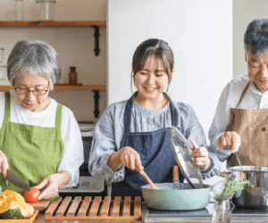 Tự nấu ăn, kỹ năng sống còn của người cao tuổi
