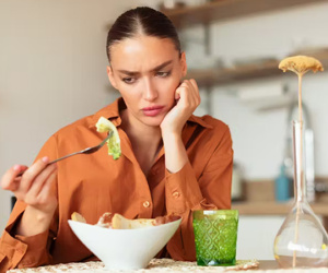 Mối nguy đằng sau những trào lưu ăn thô, uống nước ép