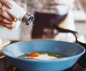 Cả nhà 3 người bất ngờ phát hiện bị u tuyến giáp, mẹ đảm ngã quỵ: 'Tôi cứ ngỡ ăn càng nhiều càng tốt, ai ngờ...'