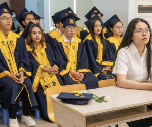 Chiếc ghế trống trong ngày nhận bằng tốt nghiệp khiến người có mặt bật khóc
