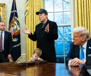 Khẩu chiến leo thang, tỷ phú Elon Musk muốn ông Trump 'bị luận tội'
