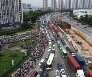 Ùn ứ giao thông nghiêm trọng sau khi cấm xe vào đường dẫn cao tốc TP HCM - Long Thành - Dầu Giây
