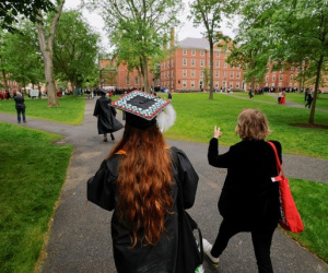 Cánh cửa Harvard mở lại: Du học sinh thở phào sau cuộc chiến pháp lý căng thẳng