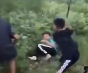 Lời khai của nhóm nam sinh đánh bé trai dã man dù nạn nhân quỳ gối xin tha