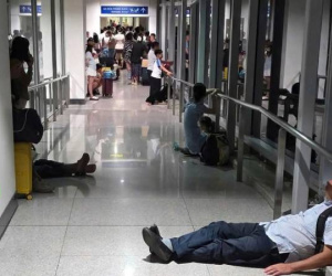 Hi hữu: Hành khách bị 'mắc kẹt' ở hành lang sân bay Tân Sơn Nhất