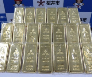 Xôn xao cụ ông 70 tuổi mang túi vàng "khủng" gần 60 tỷ đến tặng cho thành phố