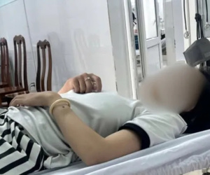 Cô gái bị đánh hội đồng, phát trực tiếp lên mạng xã hội: Phát hiện súng tại hiện trường