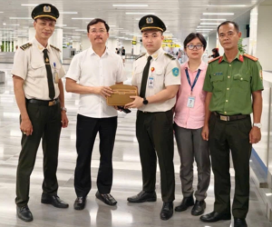 Hành khách bỏ quên gần 600 triệu đồng ở ga T3 Tân Sơn Nhất