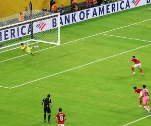 Đá hỏng phạt đền trước CLB của Messi, cầu thủ Ai Cập bị trừ gần 3 tháng lương