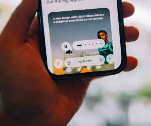 Tại sao bạn không nên cài đặt iOS 26 lúc này?