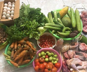 Chị chồng gửi đồ quê, tôi định vứt đi nhưng vô tình phát hiện bí mật khiến cả nhà chồng 'á khẩu'