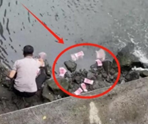 Tiền rơi đầy mặt sông, thanh niên xuống vớt 2 túi to và sự thật gây ngỡ ngàng